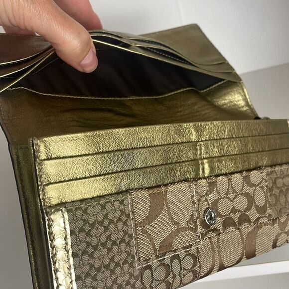 Coach Signature Patchwork Wallet Khaki Gold - Picture 4 of 13
